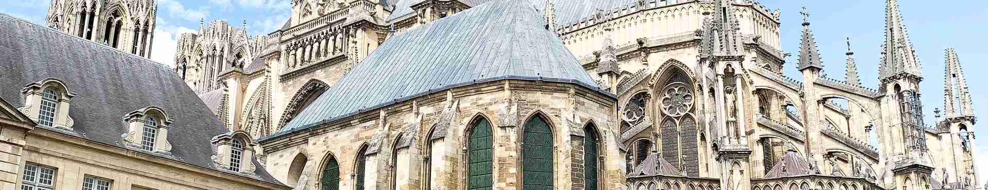 reims-cathedral-in-france-during-a-sunny-summer-da-2022-11-11-10-40-53-utc.jpg