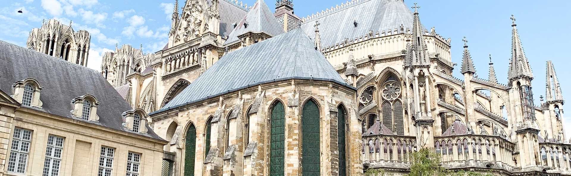 reims-cathedral-in-france-during-a-sunny-summer-da-2022-11-11-10-40-53-utc.jpg