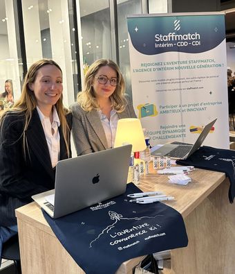 Deux femmes à un événement Staffmatch.